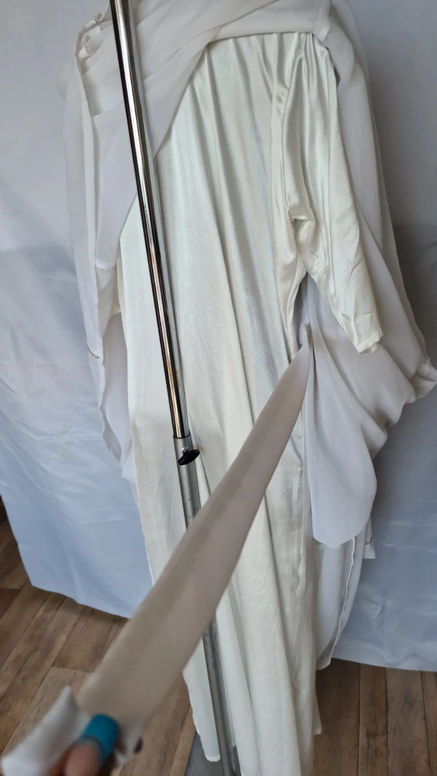 Robe Dubai blanche mariage strass & perles – S/M/L ajustable – portée 1 fois – photo 12